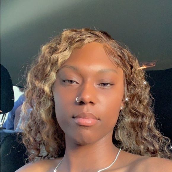 Meet your Posher, Rae - Picture 1 of 1